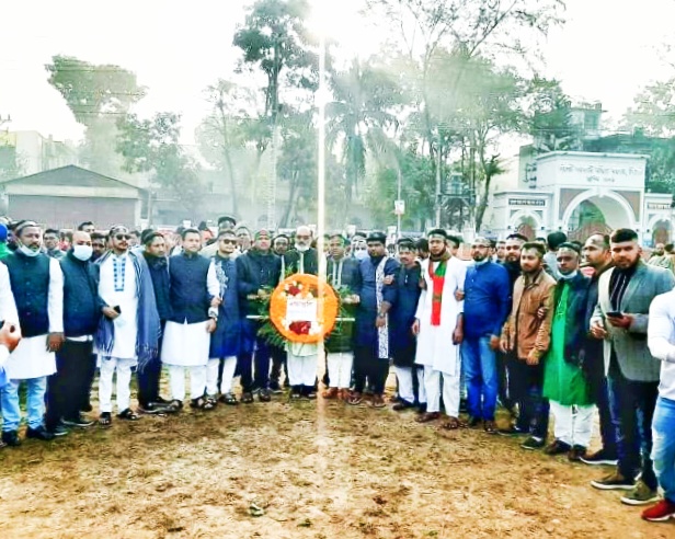 একুশের প্রথম প্রহরে সিলেট মহানগর তাঁতী লীগের শ্রদ্ধা নিবেদন