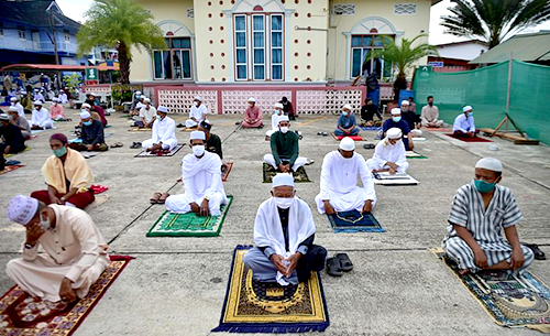 কিশোরগঞ্জের পাকুন্দিয়ায় এক গ্রামের শতাধিক নারী-পুরুষের ঈদ আজ