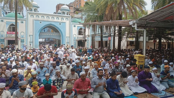 জুম্মার নামাযে সিলেটের মসজিদে মসজিদে বিশেষ দোয়া