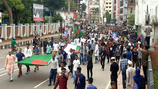 শেখ হাসিনার স্বদেশ প্রত্যাবর্তন দিবসে সিলেট জেলা যুবলীগের বর্ণাঢ্য র‌্যালী