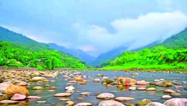 সিলেটের জাফলংয়ে টিকিট ব্যবস্থা নিয়ে দোলাচল