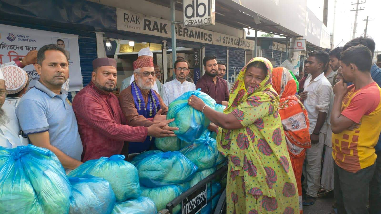 রোটারী সিলেটে জোনের উদ্যোগে বনার্ত্যদের মধ্যে খাবার বিতরণ