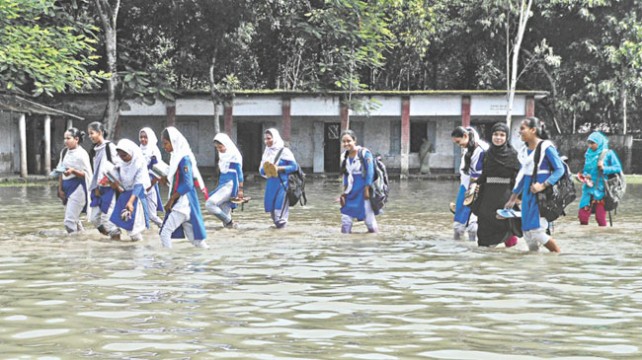 বন্যা পরিস্থিতির কারণে এসএসসি ও সমমানের পরীক্ষা স্থগিত