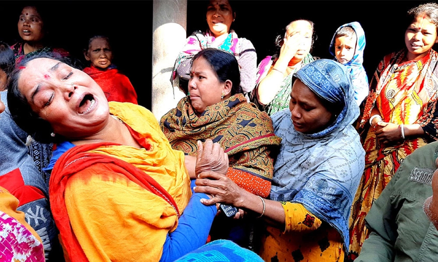 বিস্ফোরণে একই পরিবারের তিনজন নিহত