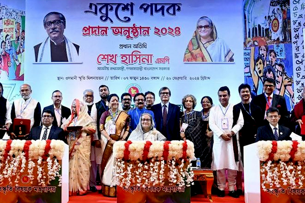 একুশ আমাদের শিখিয়েছে মাথা নত না করতে- প্রধানমন্ত্রী