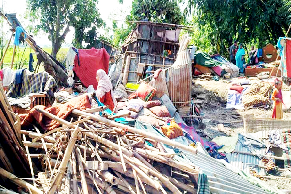 ঘূর্ণিঝড়ে লণ্ডভণ্ড শান্তিগঞ্জ, ৫ শতাধিক ঘরবাড়ি বিধ্বস্ত