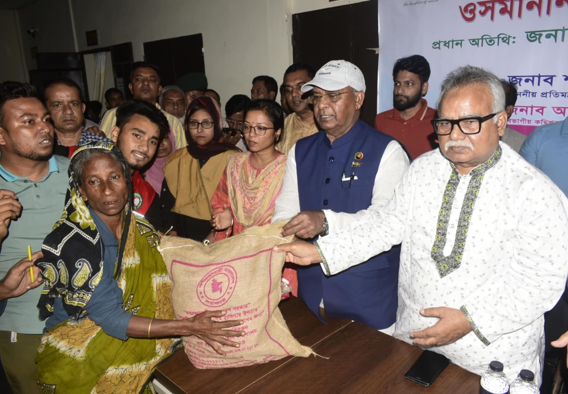 ত্রাণের অভাব হবে না, সাহস নিয়ে দূর্যোগ মোকাবেলা করুন: প্রতিমন্ত্রী মহিববুর